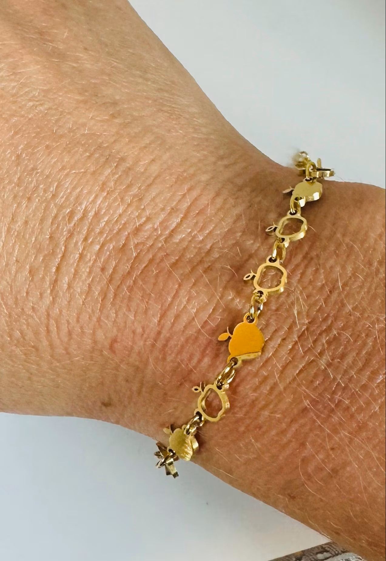 Apple Bracelet – A Unique and Thoughtful Gift for Teachers- Bulk Teacher Gifts for Her