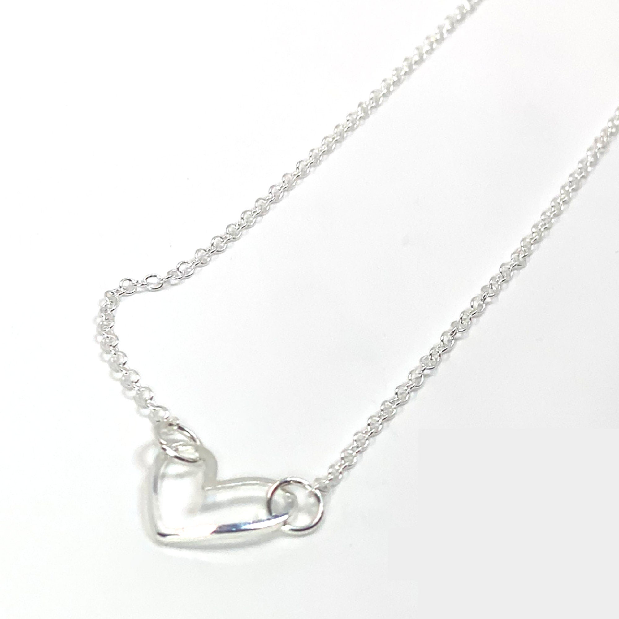 Happy Valentine's Day mom, Valentine's Day gifts for mom, Mom necklace, Valentine's Day card for mom, Heart necklace for mom from son